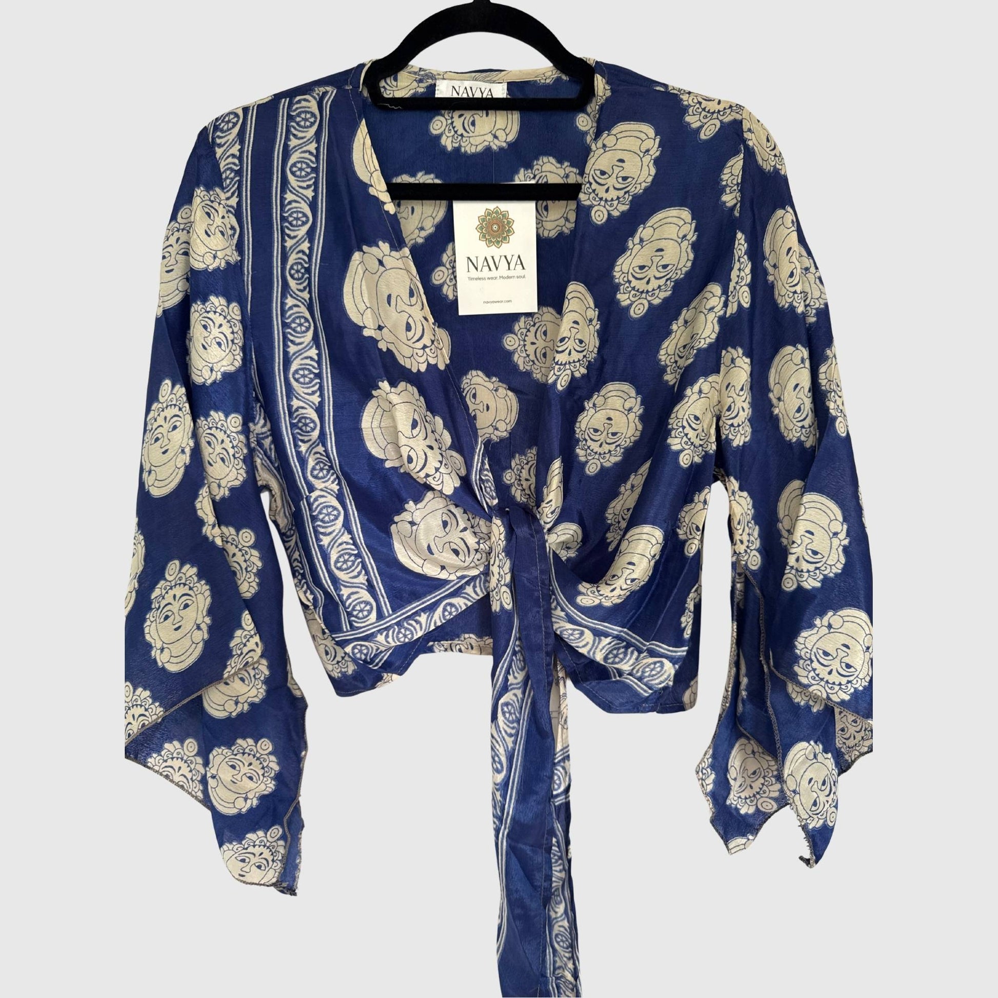Upcycled Wickelbluse #914 aus Vintage-Sari in Blau – Vorderansicht
