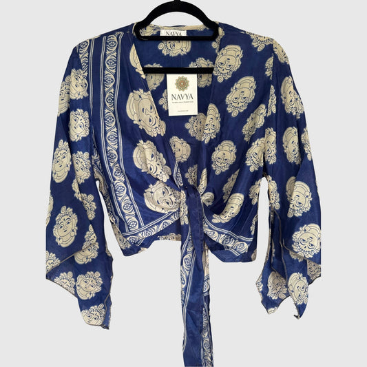 Upcycled Wickelbluse #914 aus Vintage-Sari in Blau – Vorderansicht