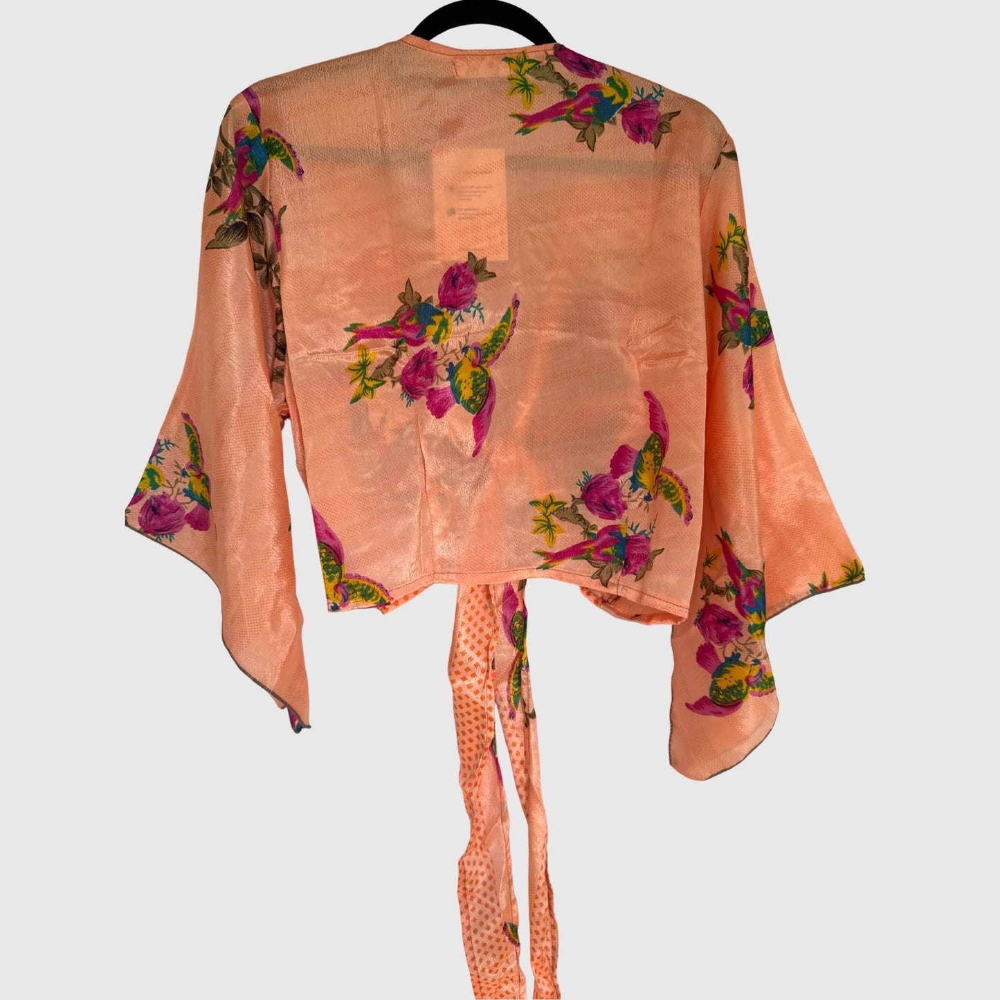 Upcycled Wickelbluse #915 aus Vintage-Sari in Orange – Rückansicht