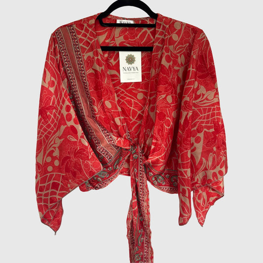 Upcycled Wickelbluse #916 aus Vintage-Sari in Rot – Vorderansicht