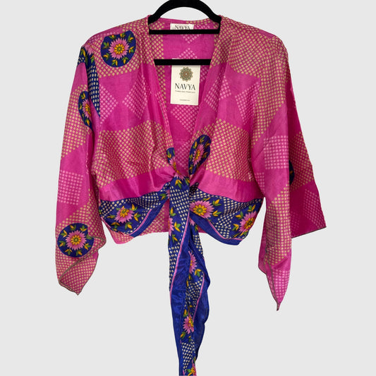 Upcycled Wickelbluse #919 aus Vintage-Sari in Pink – Vorderansicht