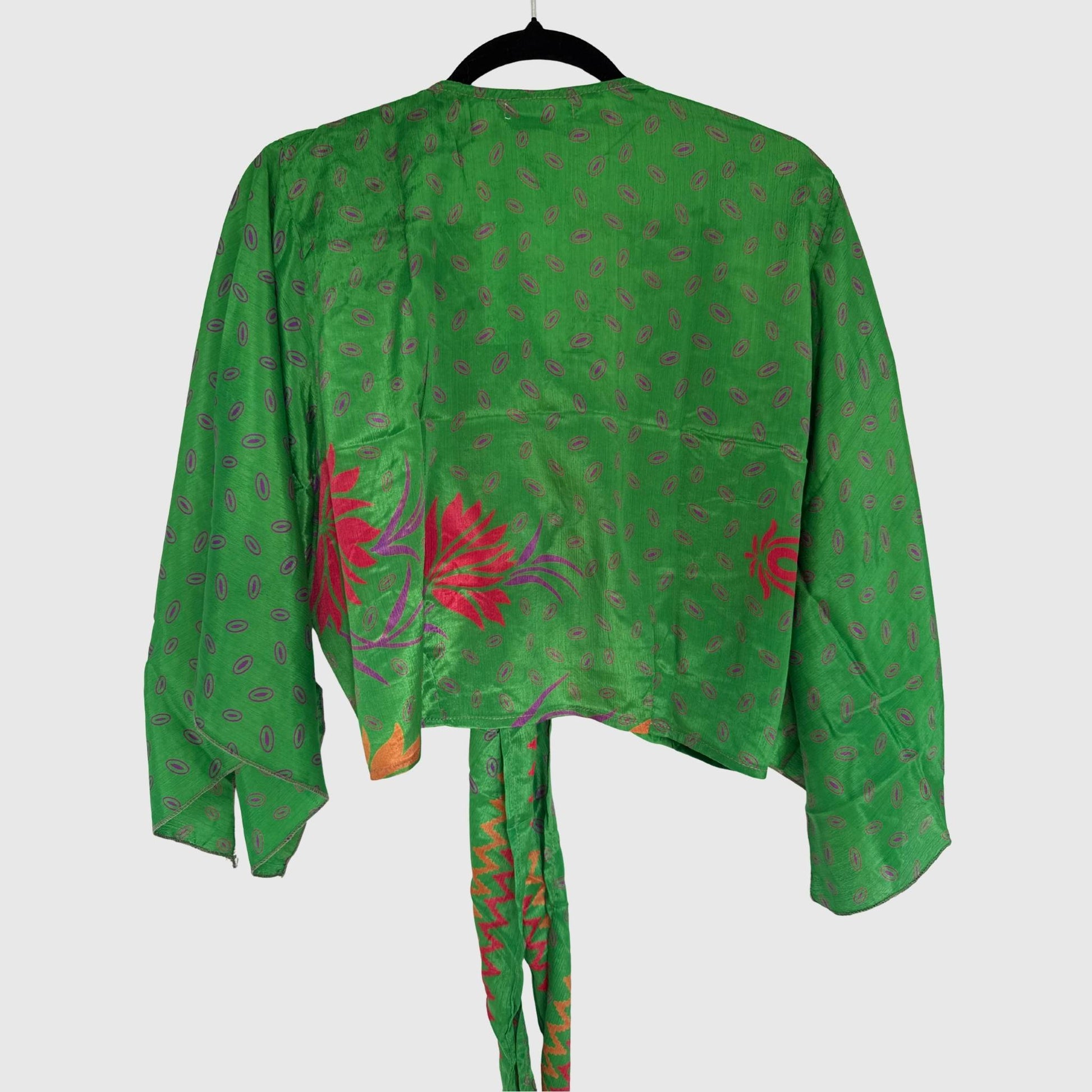 Upcycled Wickelbluse #920 aus Vintage-Sari in Grün – Rückansicht