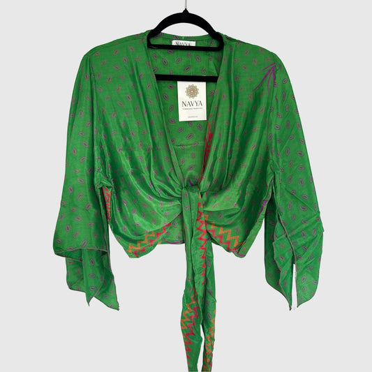 Upcycled Wickelbluse #920 aus Vintage-Sari in Grün – Vorderansicht