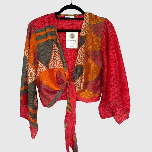 Upcycled Wickelbluse #922 aus Vintage-Sari in Rot – Vorderansicht