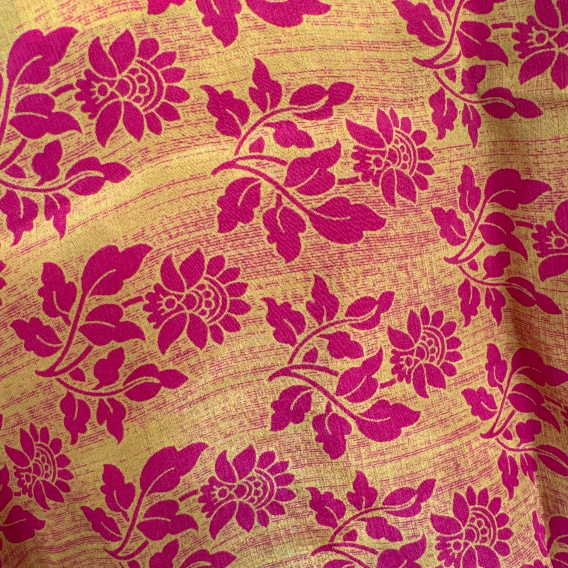 Upcycled Wickelbluse #926 aus Vintage-Sari in Pink & Orange – Detailansicht
