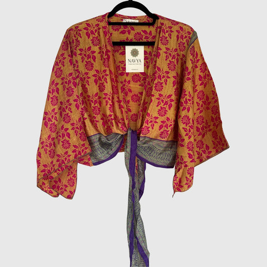 Upcycled Wickelbluse #926 aus Vintage-Sari in Pink & Orange – Vorderansicht