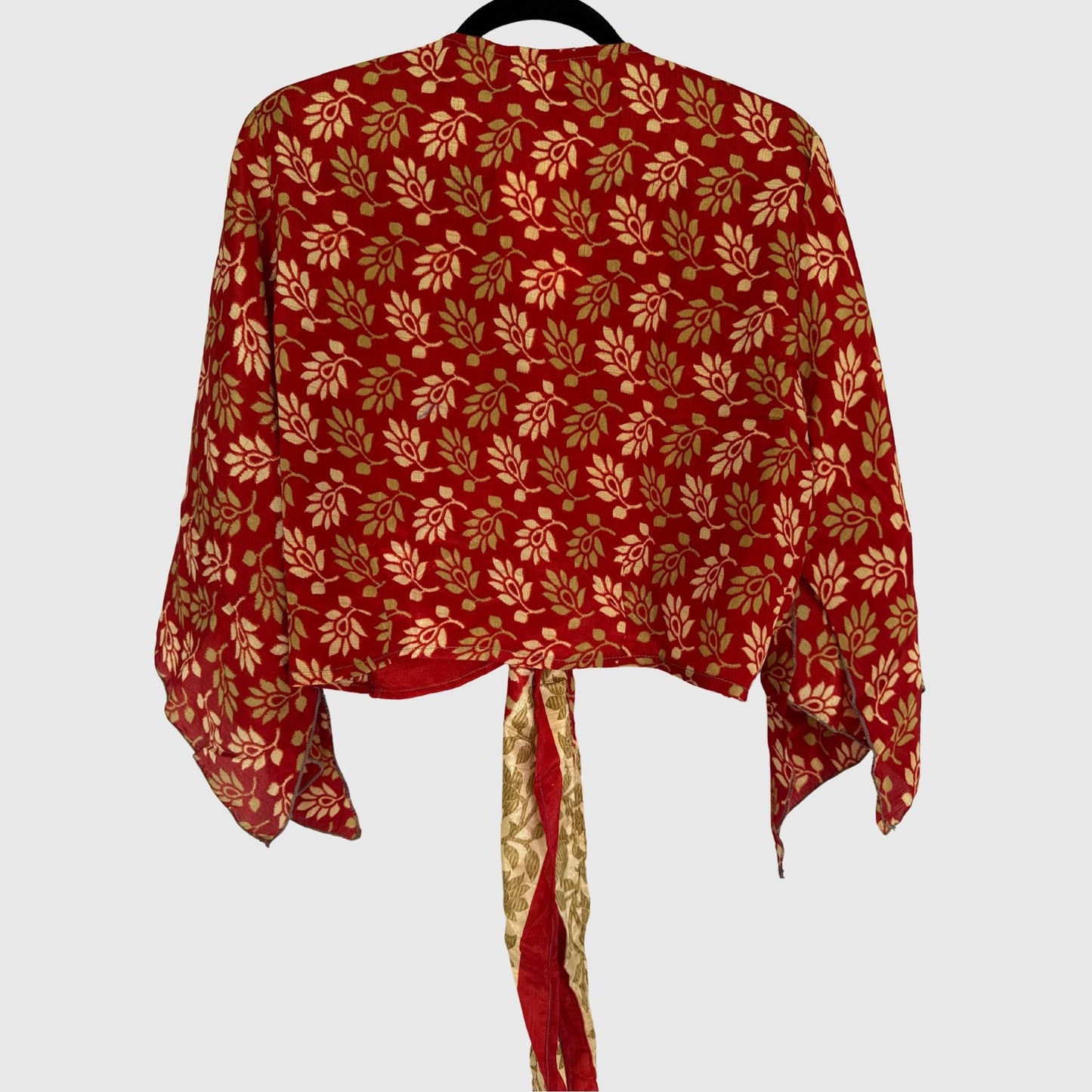 Upcycled Wickelbluse #927 aus Vintage-Sari in Rot & Orange – Rückansicht