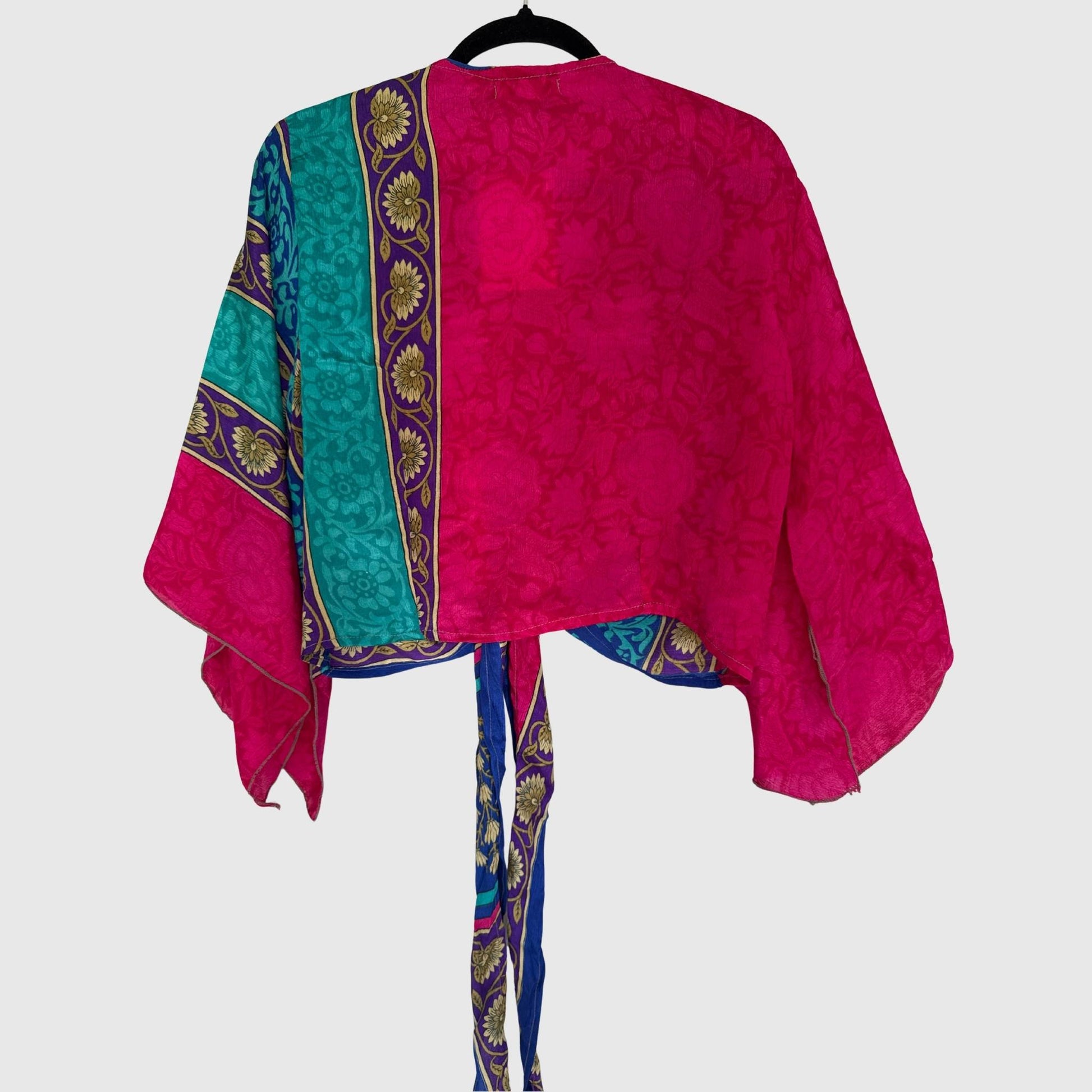 Upcycled Wickelbluse #928 aus Vintage-Sari in Pink & Lila – Rückansicht