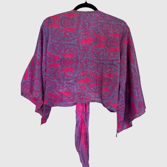Upcycled Wickelbluse #929 aus Vintage-Sari in Lila & Pink – Rückansicht