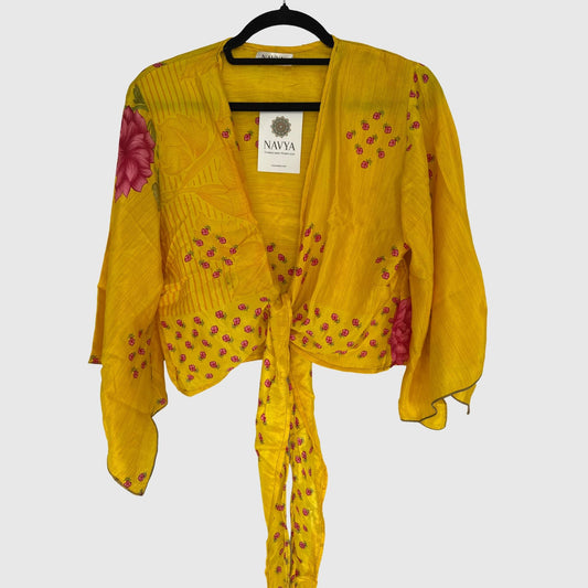 Upcycled Wickelbluse #932 aus Vintage-Sari in Gold & Orange – Vorderansicht