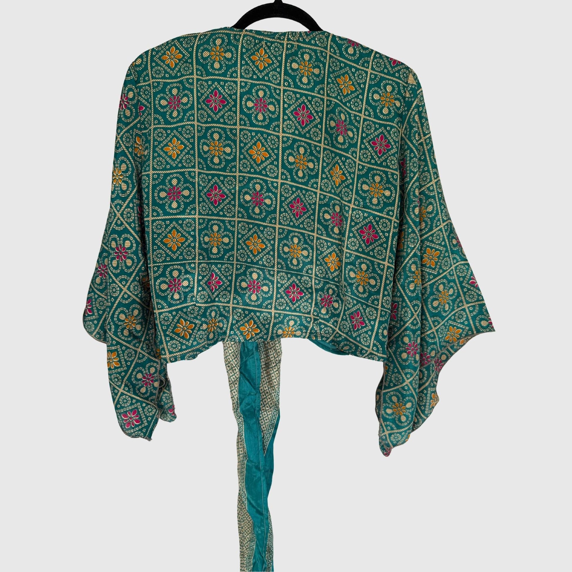Upcycled Wickelbluse #933 aus Vintage-Sari in Grün – Rückansicht