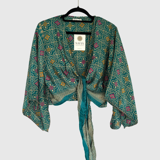Upcycled Wickelbluse #933 aus Vintage-Sari in Grün – Vorderansicht