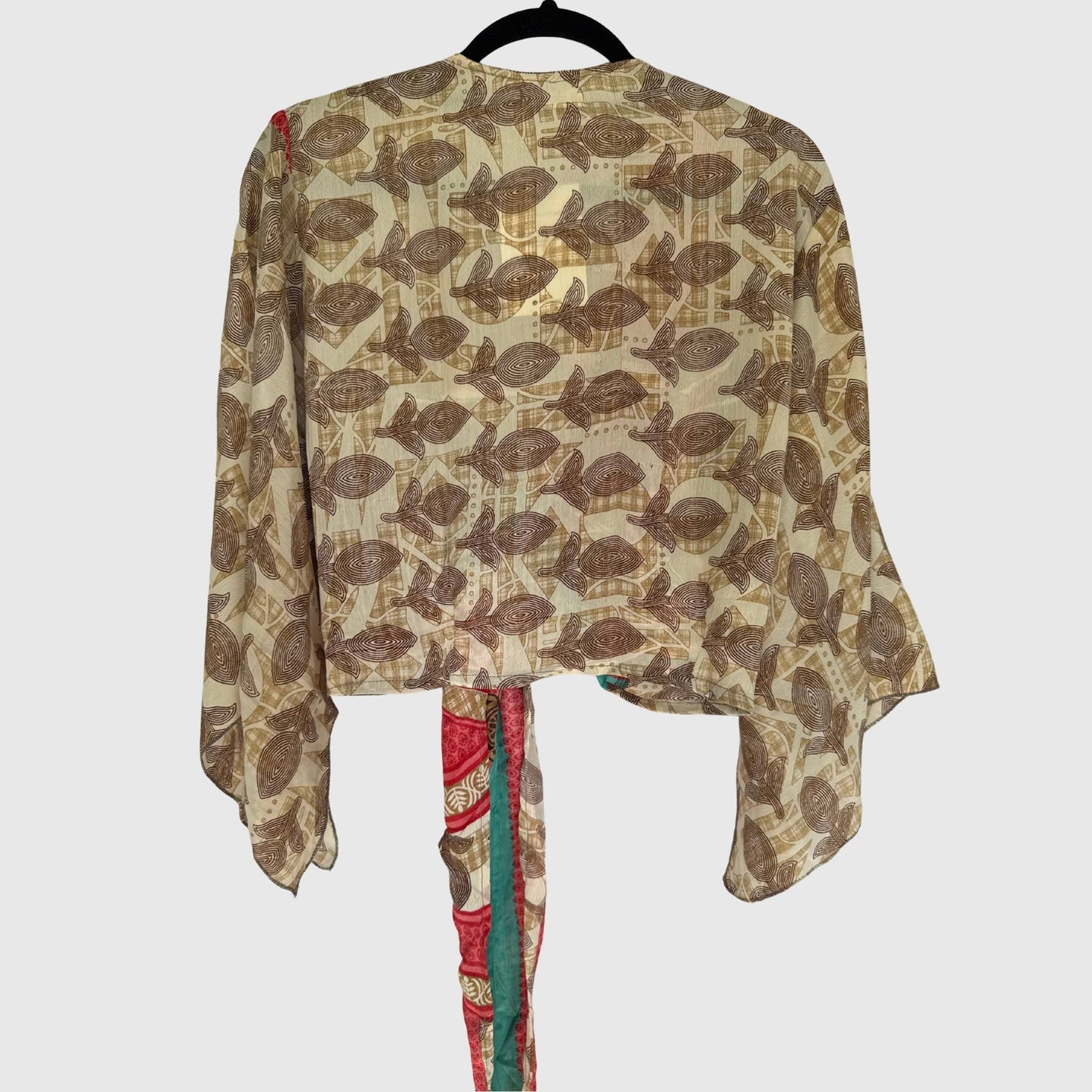Upcycled Wickelbluse #934 aus Vintage-Sari in Beige & Braun – Rückansicht