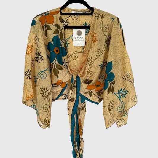 Upcycled Wickelbluse #935 aus Vintage-Sari in Beige & Orange – Vorderansicht