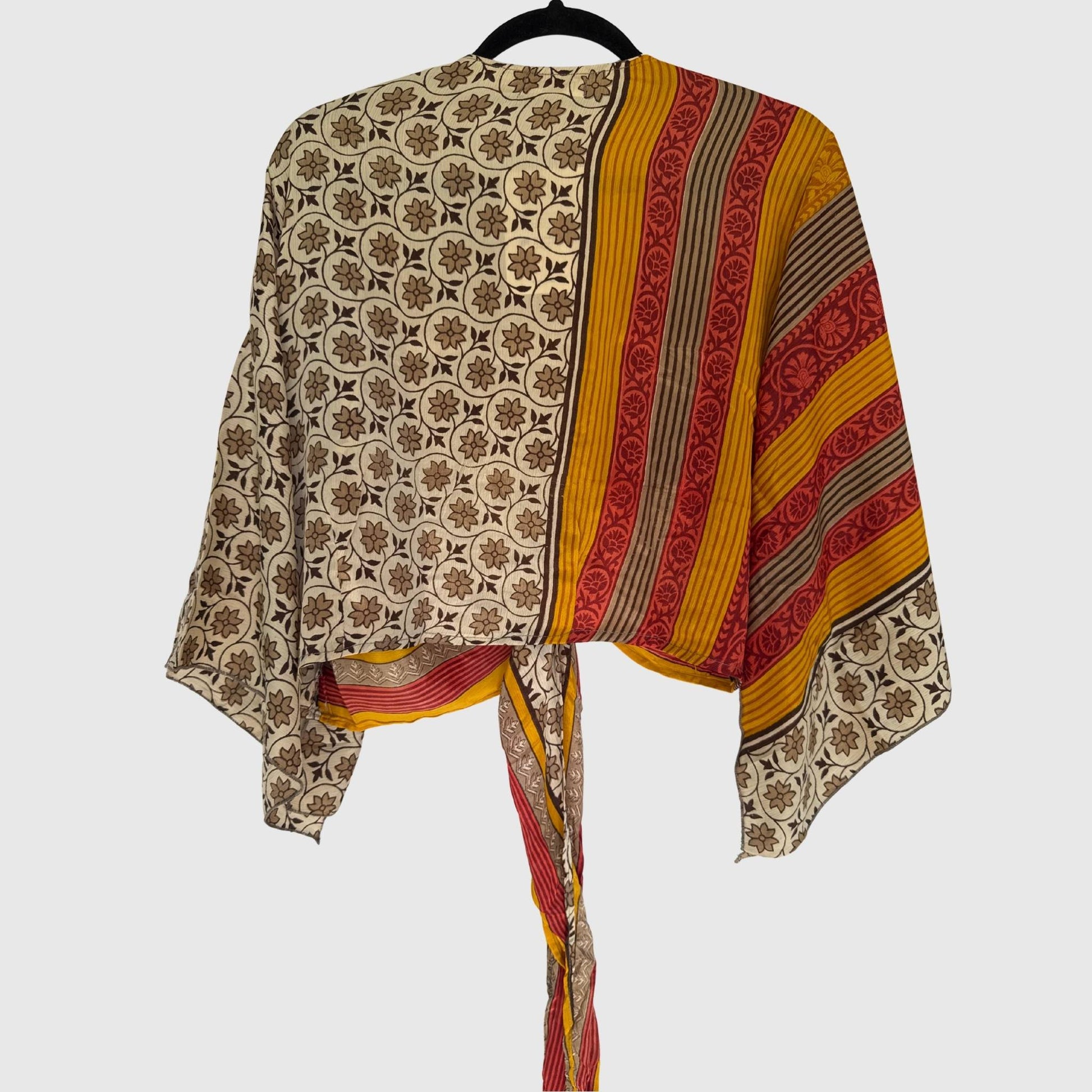Upcycled Wickelbluse #937 aus Vintage-Sari in Dunkelrot & Beige – Rückansicht