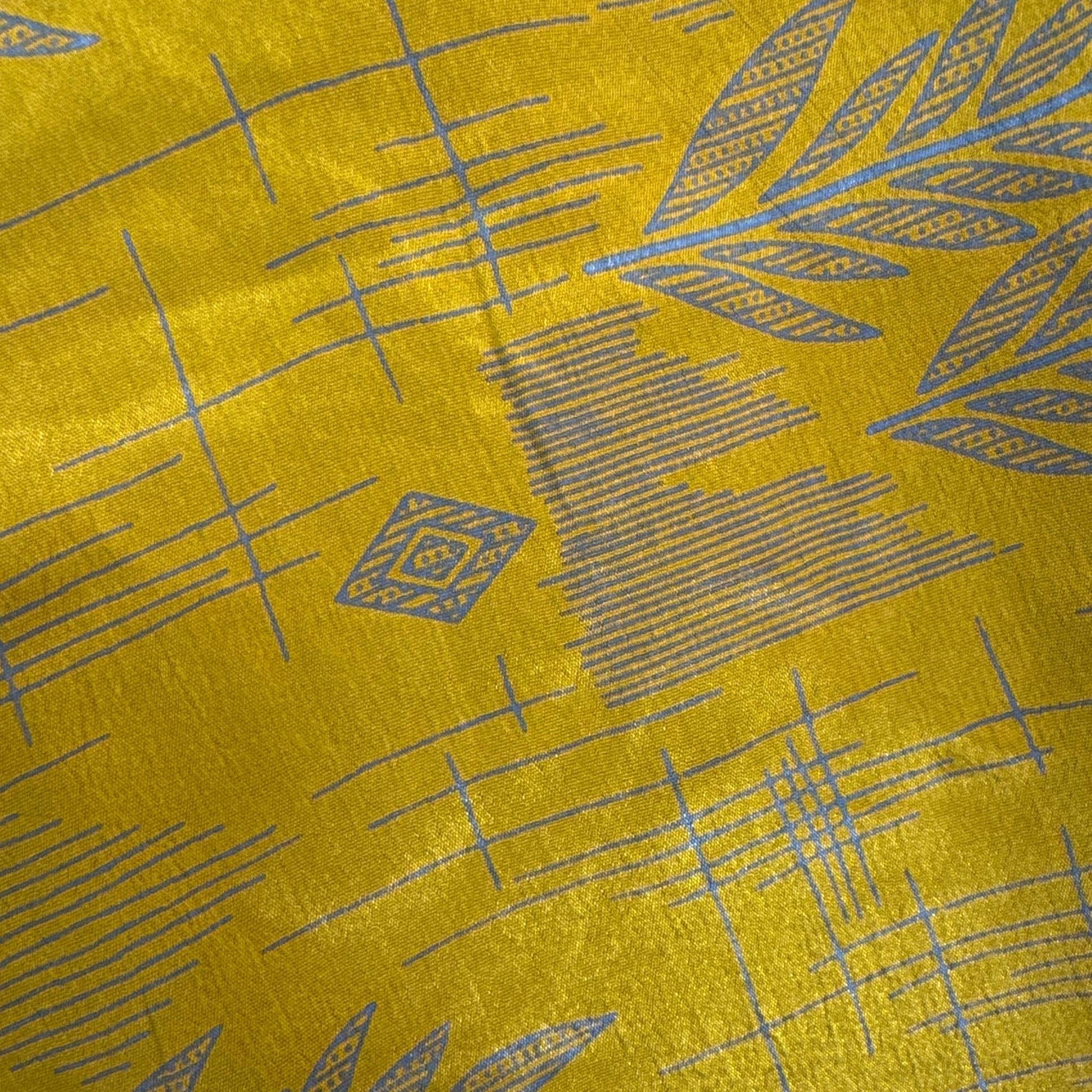 Upcycled Wickelbluse #938 aus Vintage-Sari in Gold – Detailansicht