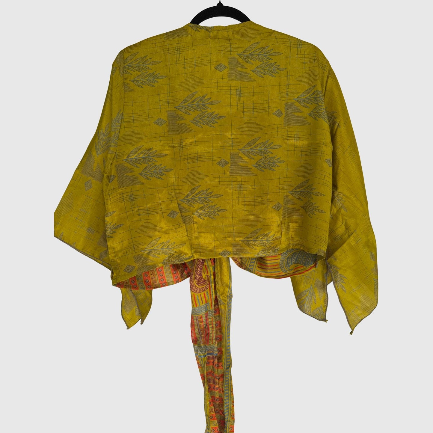 Upcycled Wickelbluse #938 aus Vintage-Sari in Gold – Rückansicht