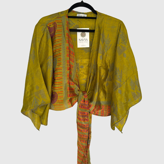 Upcycled Wickelbluse #938 aus Vintage-Sari in Gold – Vorderansicht