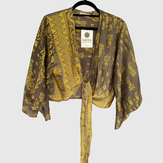 Upcycled Wickelbluse #939 aus Vintage-Sari in Braun & Rot – Vorderansicht