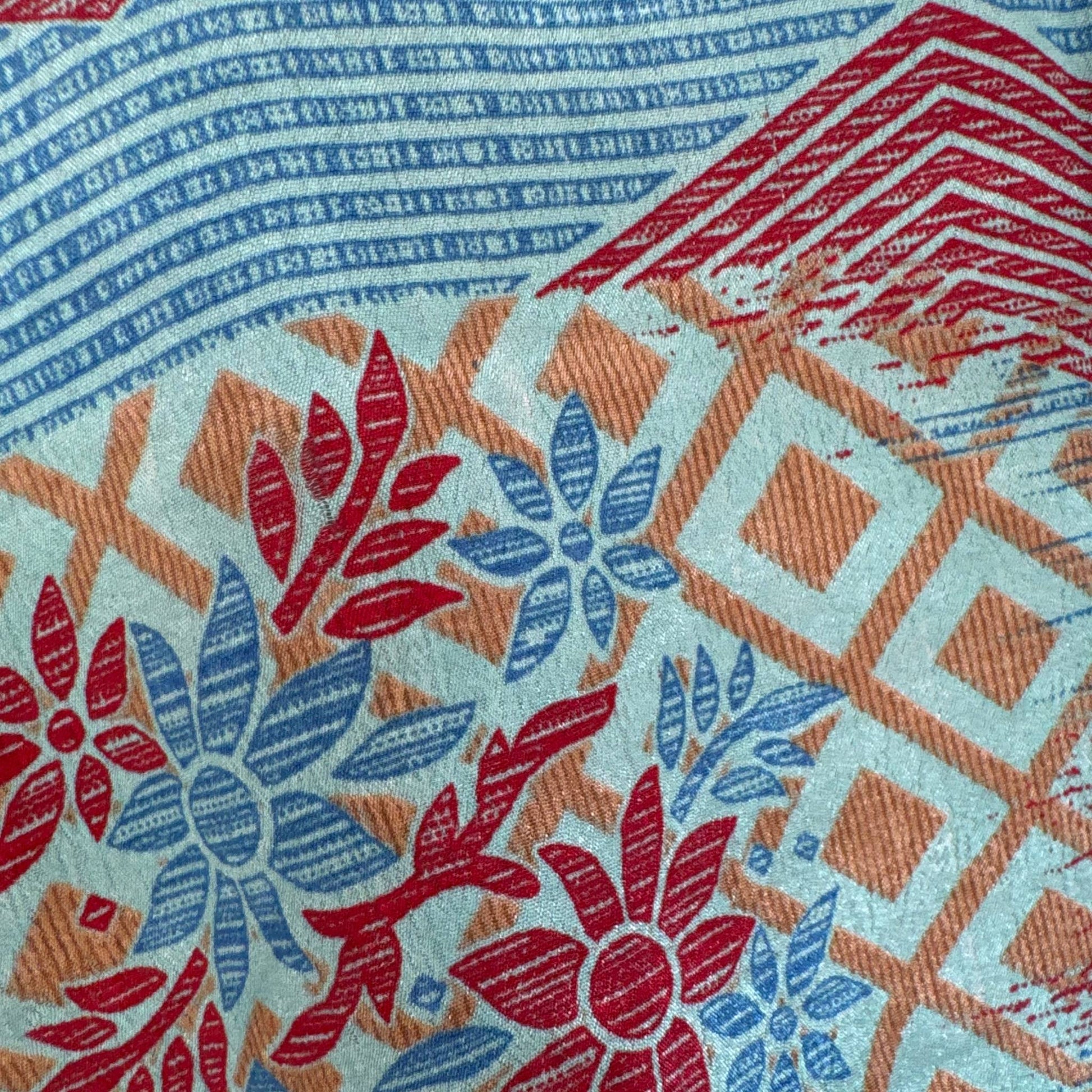 Upcycled Wickelbluse #940 aus Vintage-Sari in Türkis – Detailansicht