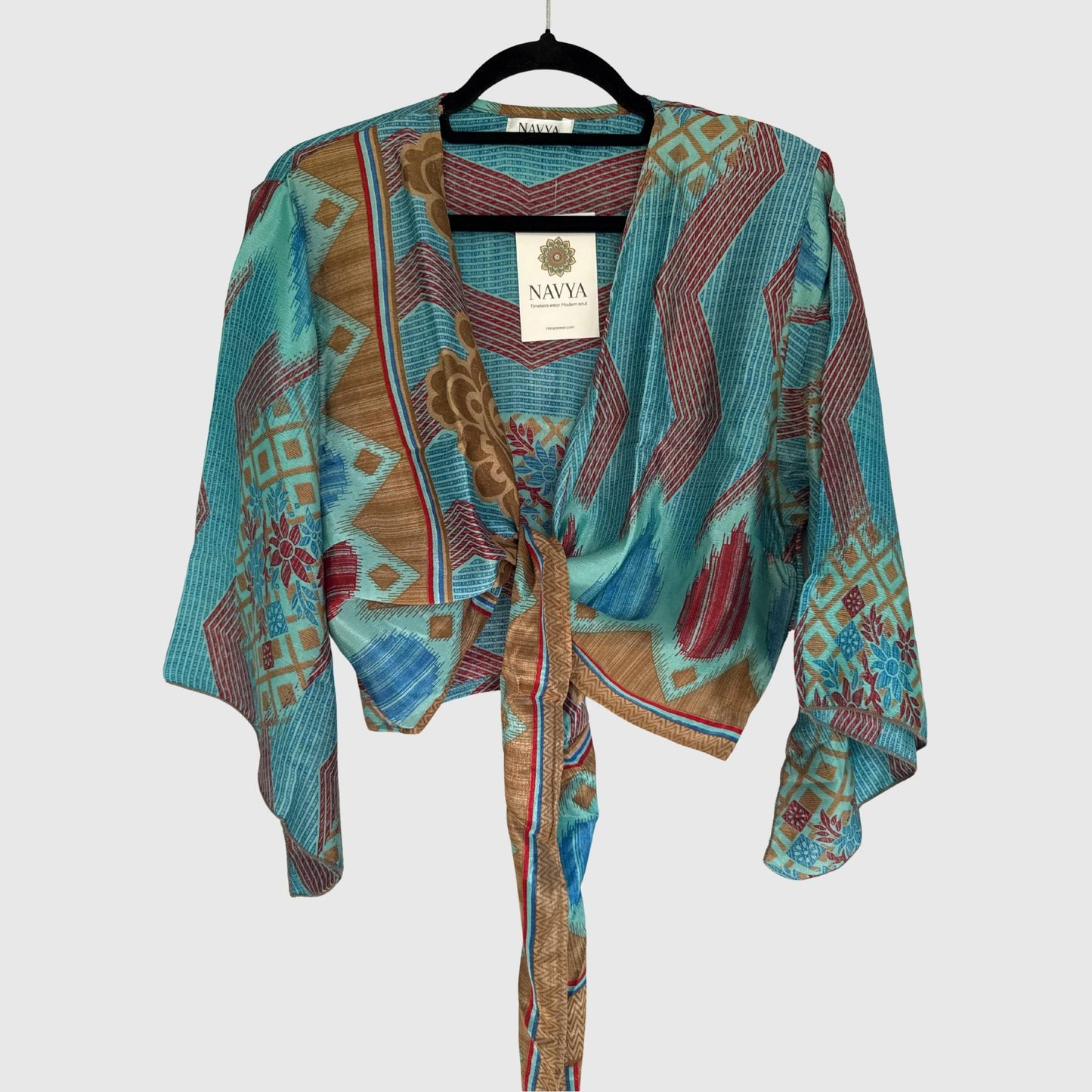 Upcycled Wickelbluse #940 aus Vintage-Sari in Türkis – Vorderansicht