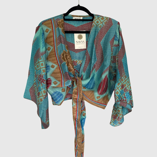 Upcycled Wickelbluse #940 aus Vintage-Sari in Türkis – Vorderansicht