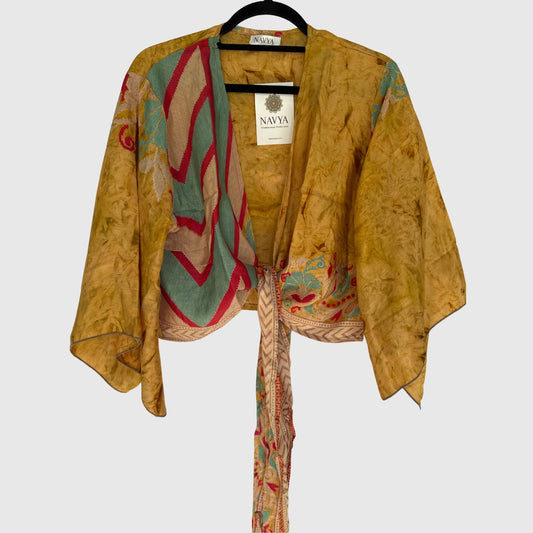 Upcycled Wickelbluse #949 aus Vintage-Sari in Orange & Beige – Vorderansicht