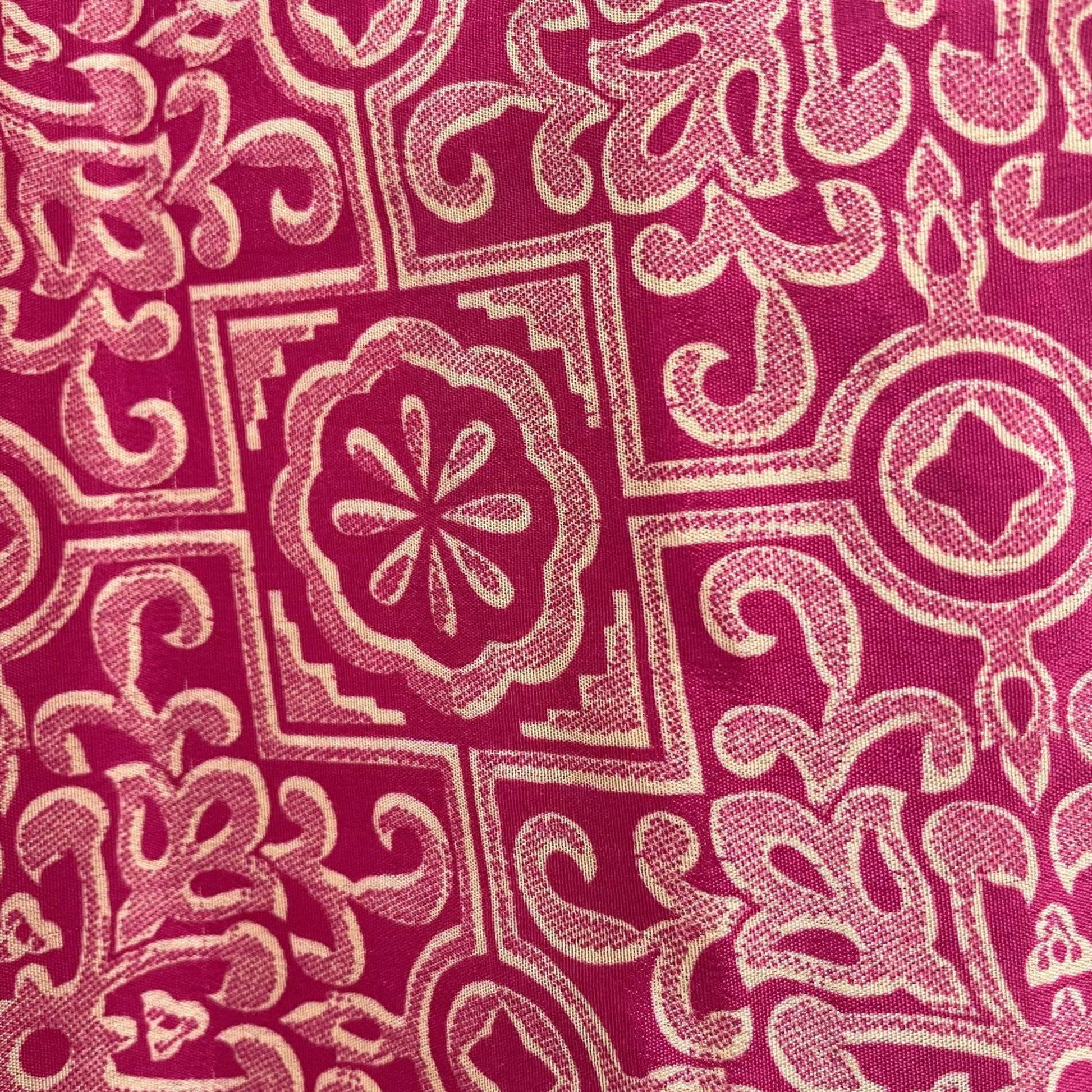 Stoffdetail: upcycelter Sari-Stoff in Pink