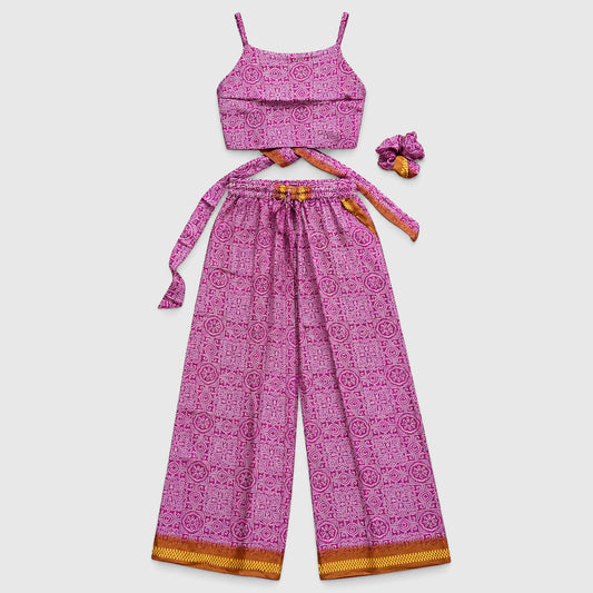 Upcycled Set aus Wickeltop und Palazzo-Hose aus Sari-Stoff in Pink, Vorderansicht