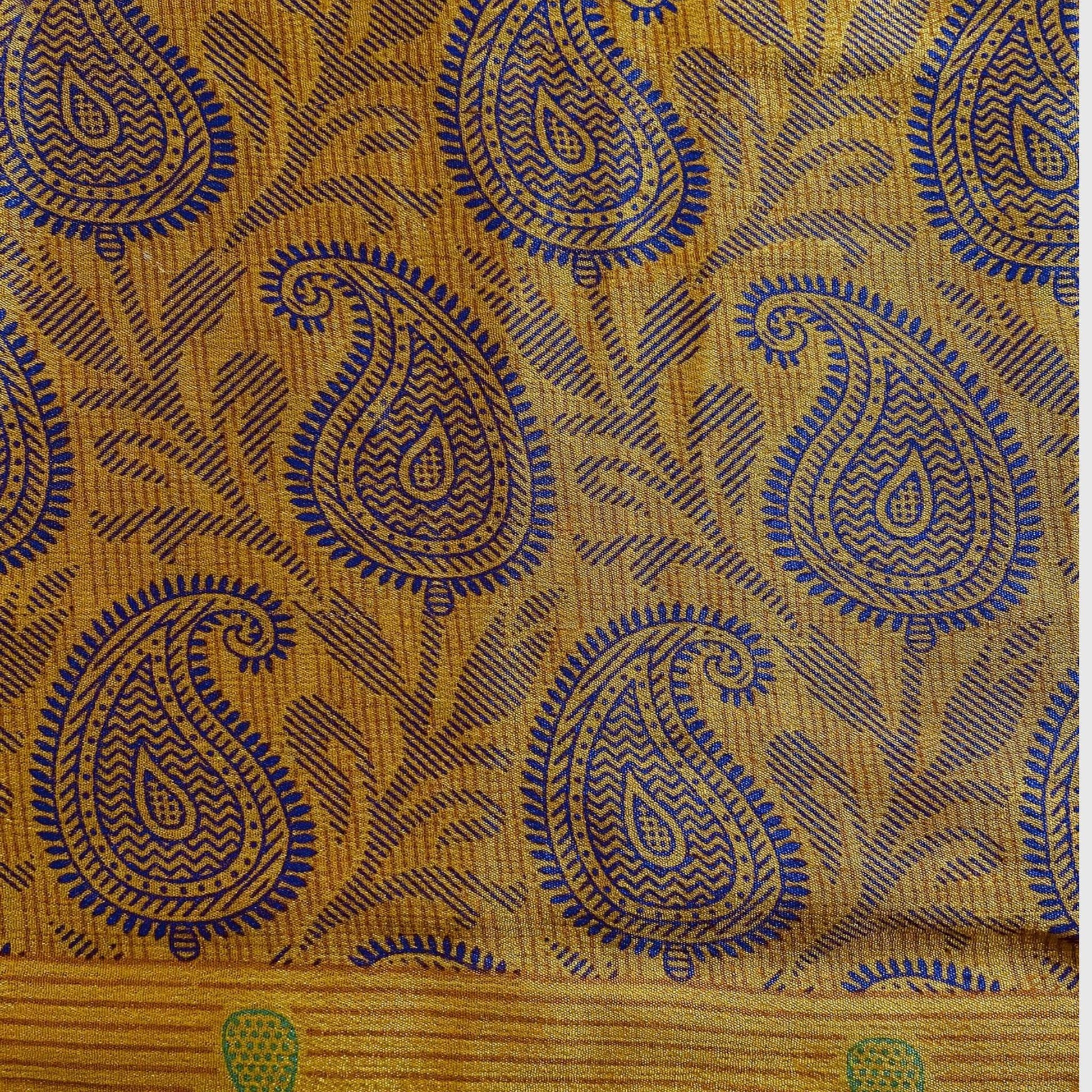 Stoffdetail: upcycelter Sari-Stoff in Gelb
