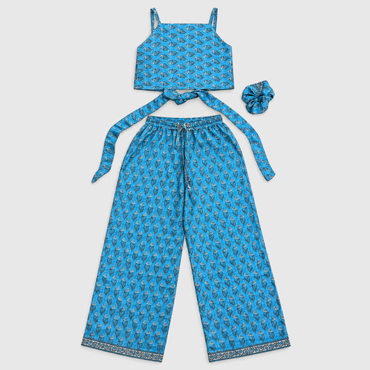 Upcycled Set aus Wickeltop und Palazzo-Hose aus Sari-Stoff in Türkis mit Blumen-Print in Creme und Orange, Vorderansicht