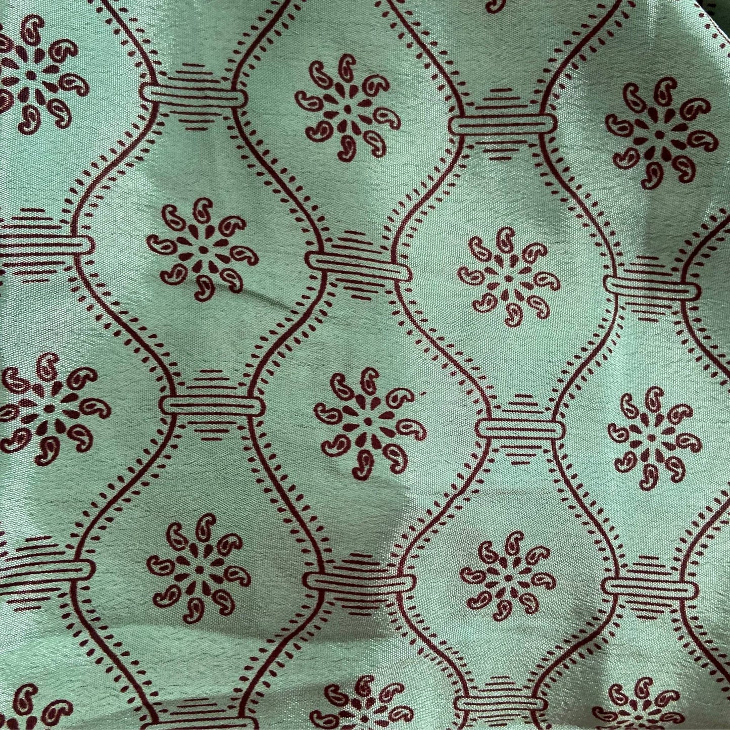 Stoffdetail: upcycelter Sari-Stoff in Grün