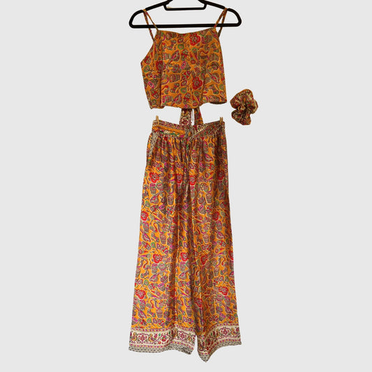Upcycled Set aus Wickeltop und Palazzo-Hose aus Sari-Stoff in Bunt, Vorderansicht