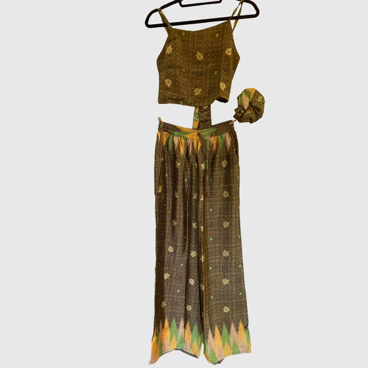 Upcycled Set aus Wickeltop und Palazzo-Hose aus Sari-Stoff in Braun & Gold, Vorderansicht