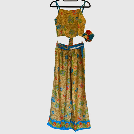 Upcycled Set aus Wickeltop und Palazzo-Hose aus Sari-Stoff in Orange & Braun, Vorderansicht