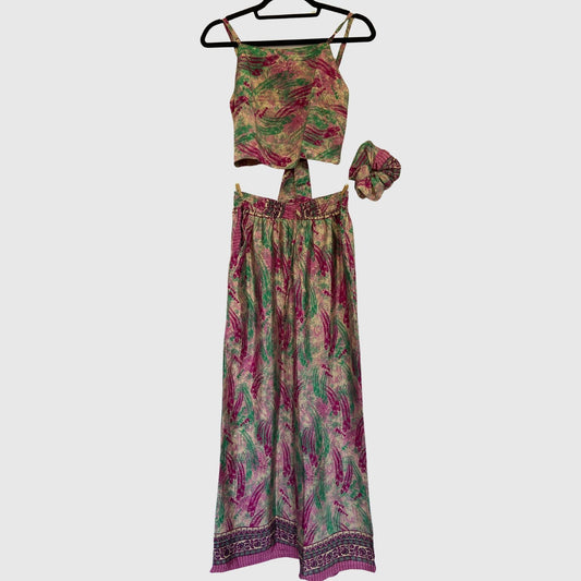 Upcycled Set aus Wickeltop und Palazzo-Hose aus Sari-Stoff in Magenta & Grün, Vorderansicht